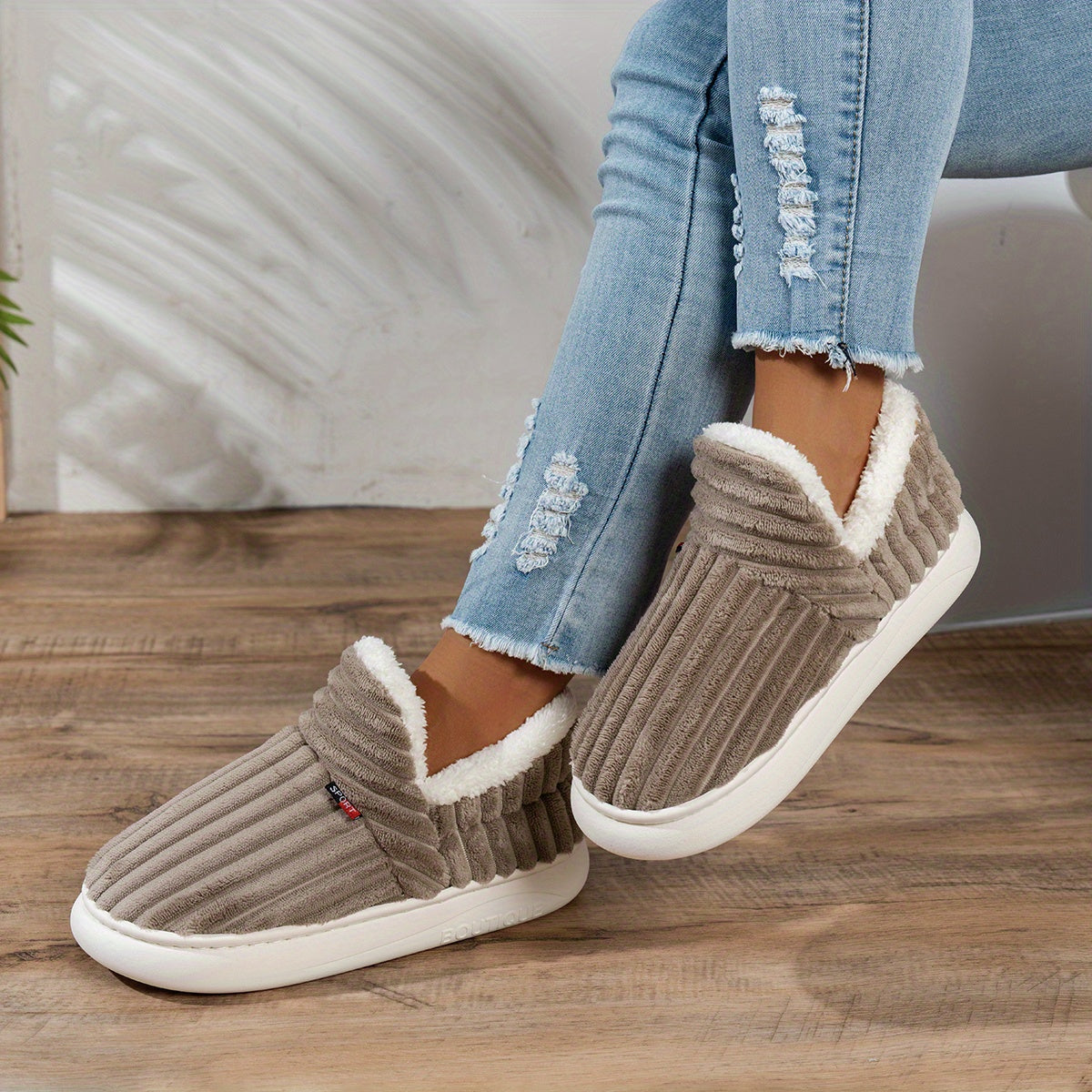 Maureen cozy plush slippers, detail view